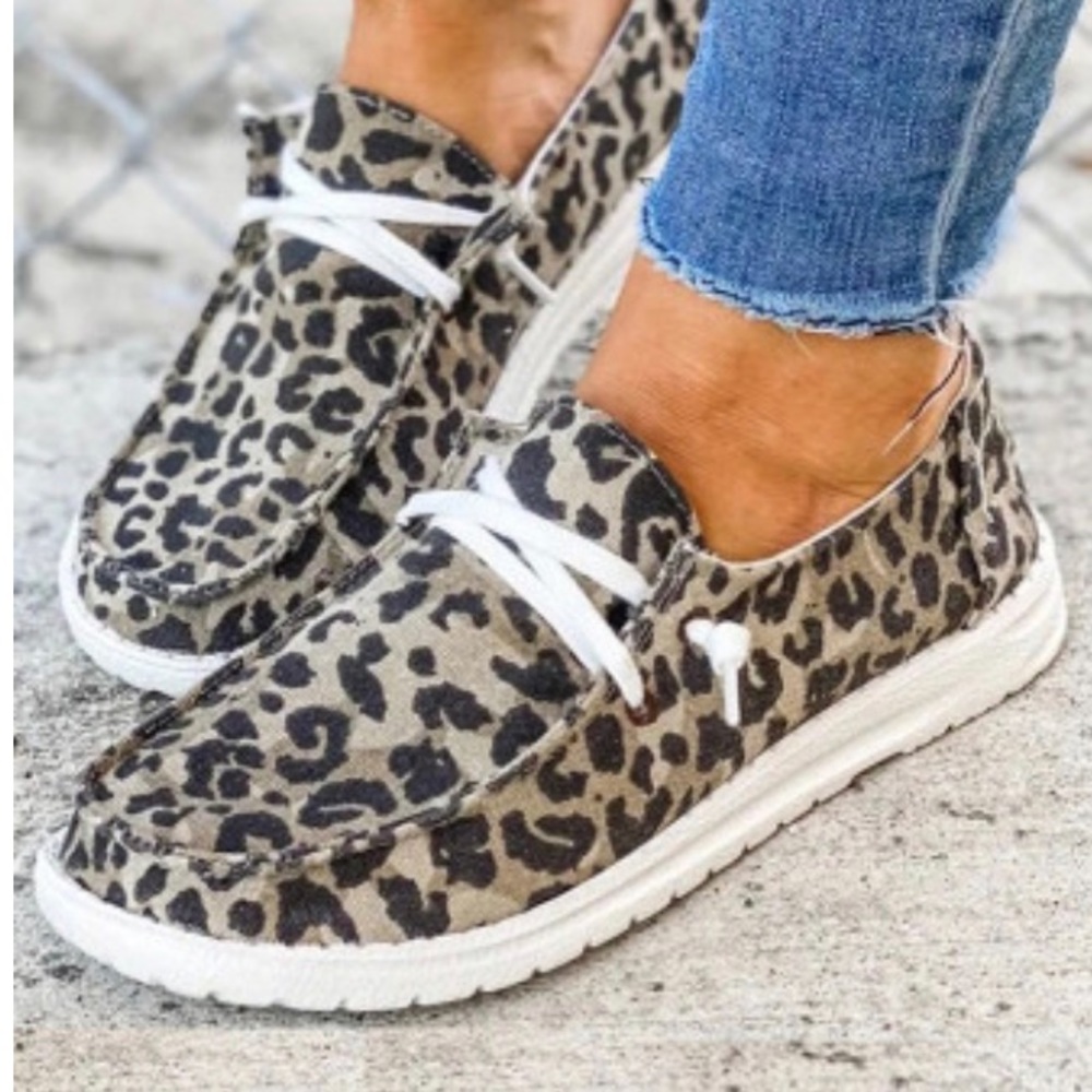 Leopard Print Canvas Boat Shoes / Tennys